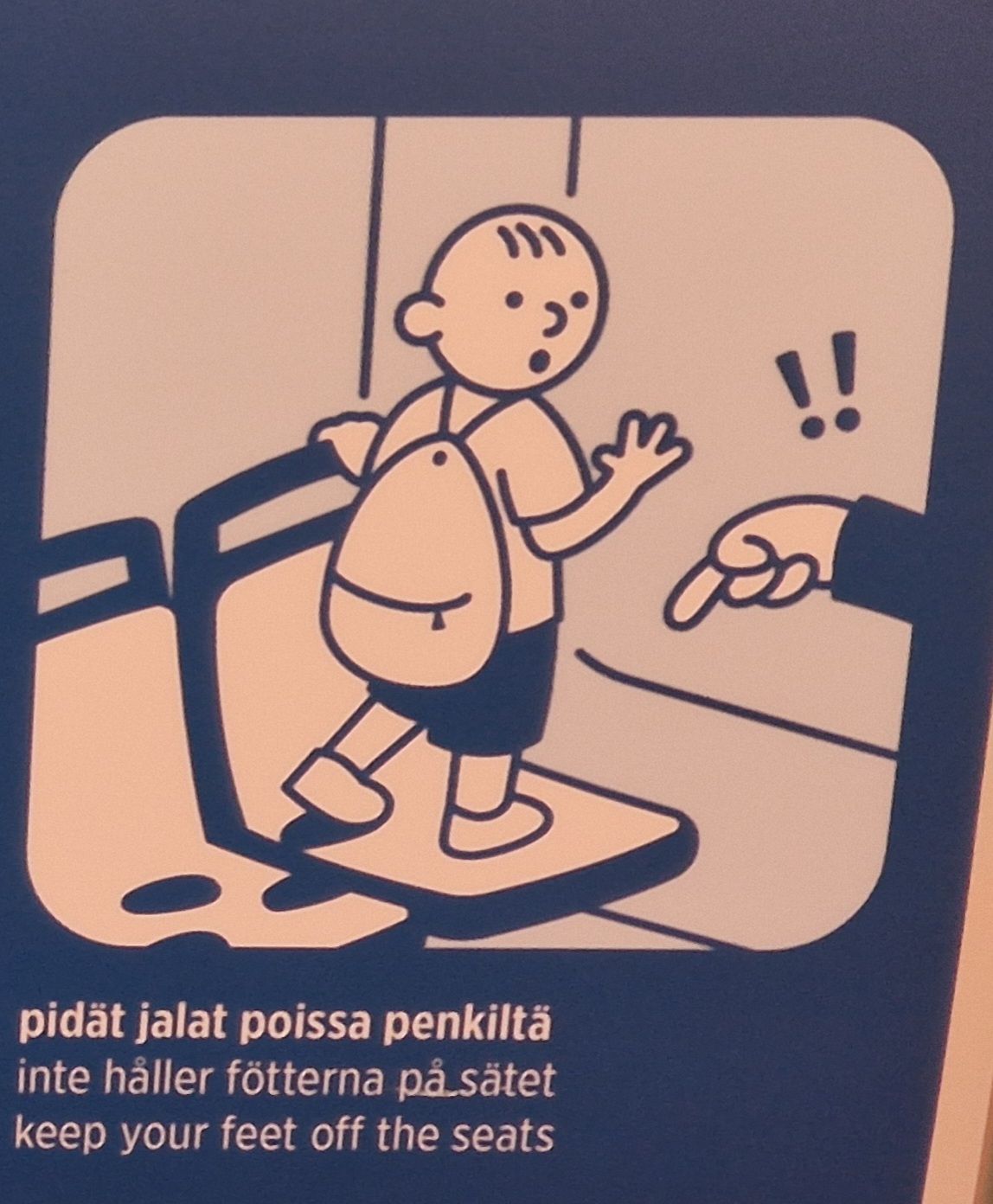 Lapsihahmo kävelee penkeille ja katsahtaa yllättyneesti kuvan reunalta ulottuvaa kättä, jonka sormi osoittaa alas huutomerkein korostettuna. Alla lukee teksti 'pidä jalat poissa penkiltä'.